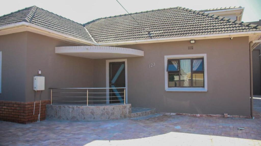 Where can I find an affordable guest house in Parow Cape Town?